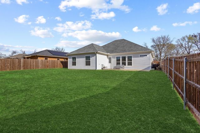 808 E 6th Street, Bonham, TX 75418