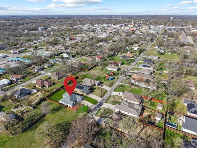 808 E 6th Street, Bonham, TX 75418