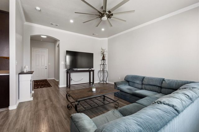 808 E 6th Street, Bonham, TX 75418