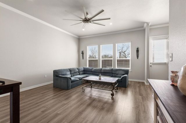 808 E 6th Street, Bonham, TX 75418