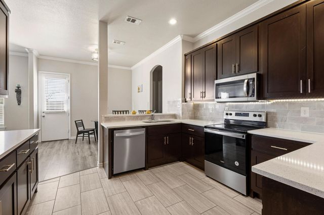 808 E 6th Street, Bonham, TX 75418