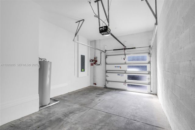 8356 NW 7th Pl, Plantation, FL 33324