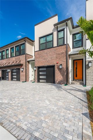 8356 NW 7th Pl, Plantation, FL 33324