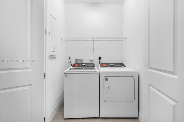 8356 NW 7th Pl, Plantation, FL 33324