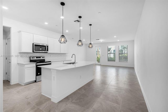 8356 NW 7th Pl, Plantation, FL 33324