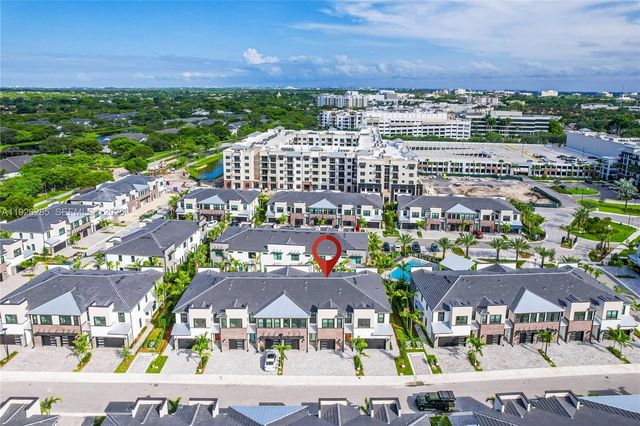 8356 NW 7th Pl, Plantation, FL 33324