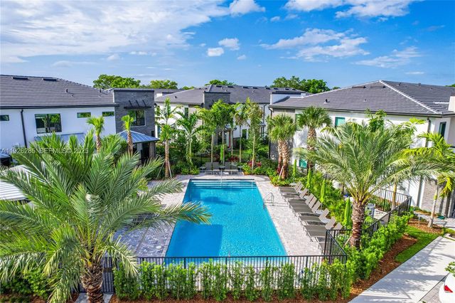 8356 NW 7th Pl, Plantation, FL 33324