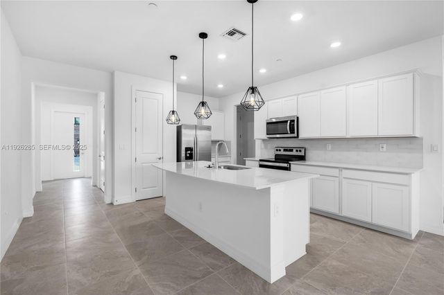 8356 NW 7th Pl, Plantation, FL 33324