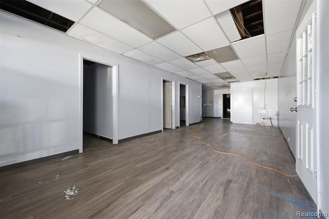 6901 Wyoming Avenue, Dearborn, MI 48126