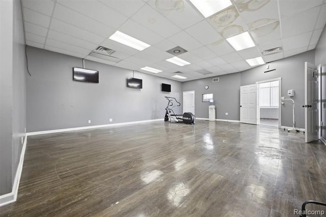 6901 Wyoming Avenue, Dearborn, MI 48126