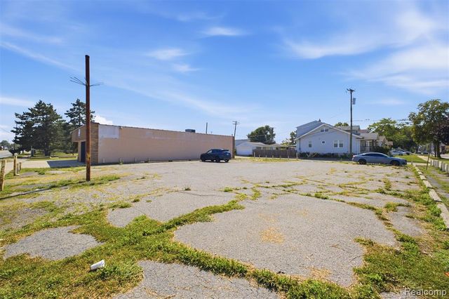 6901 Wyoming Avenue, Dearborn, MI 48126