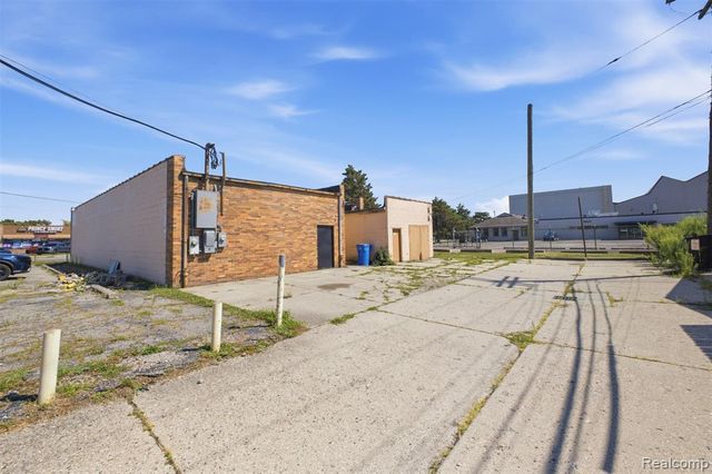 6901 Wyoming Avenue, Dearborn, MI 48126