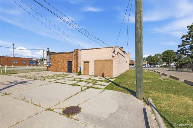 6901 Wyoming Avenue, Dearborn, MI 48126