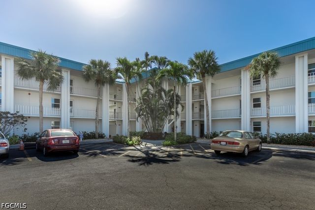 1700 Pine Valley DR 207, Fort Myers, FL 33907