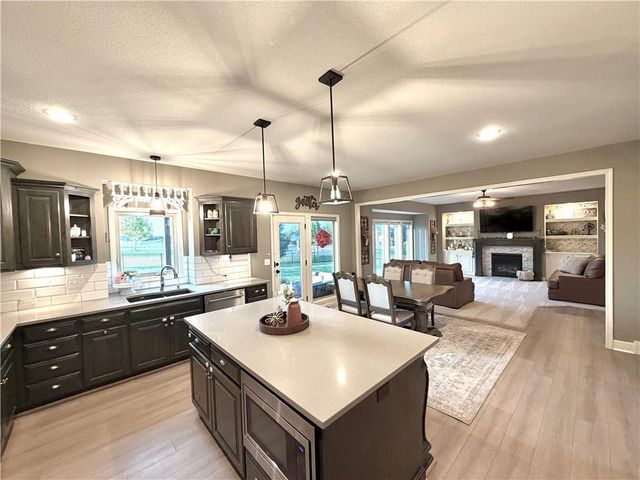 1406 NE 107th Terrace, Kansas City, MO 64155