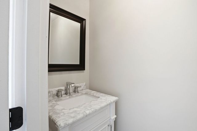 848 Plain St 32, Marshfield, MA 02050