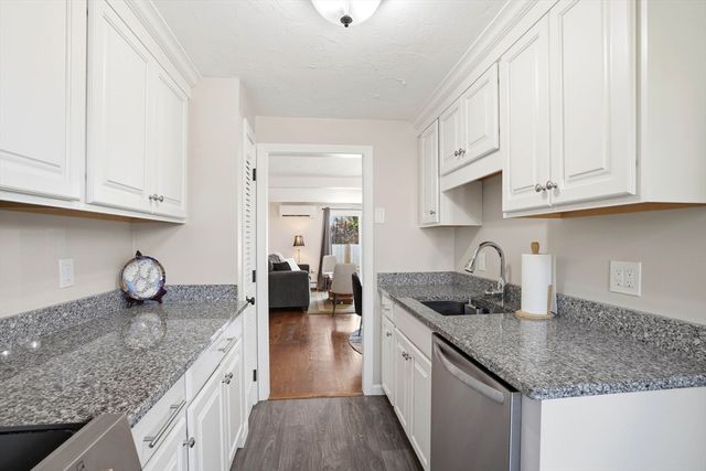 848 Plain St 32, Marshfield, MA 02050