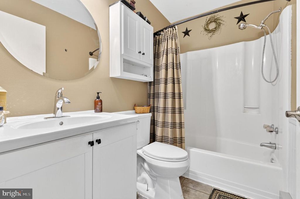 1141 CLOVERTON DR, Columbia, PA 17512