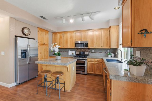 6189 Fieldstone Dr, Livermore, CA 94551