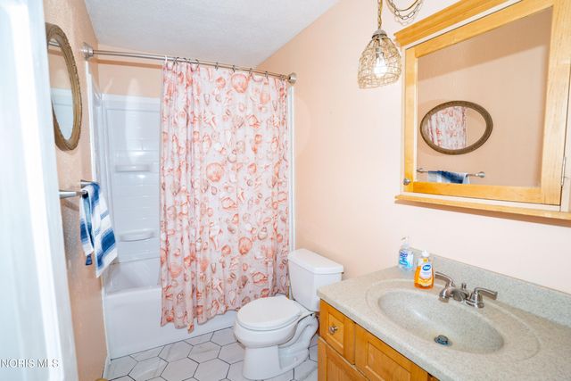 4313 E Rolling Meadows Boulevard, Defiance, OH 43512