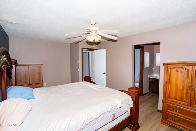 4313 E Rolling Meadows Boulevard, Defiance, OH 43512