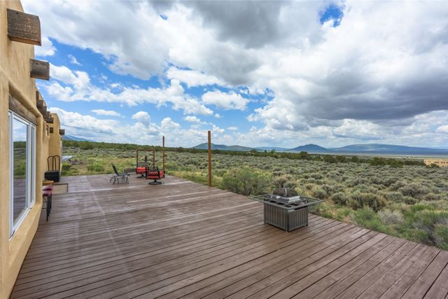 131 Quintana Road, Questa, NM 87556