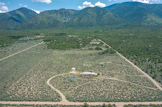 131 Quintana Road, Questa, NM 87556