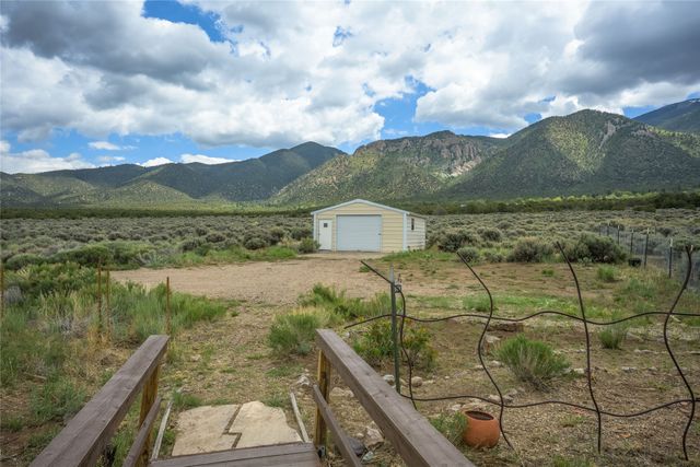 131 Quintana Road, Questa, NM 87556