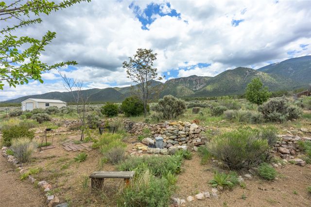 131 Quintana Road, Questa, NM 87556
