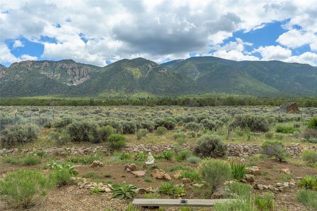 131 Quintana Road, Questa, NM 87556
