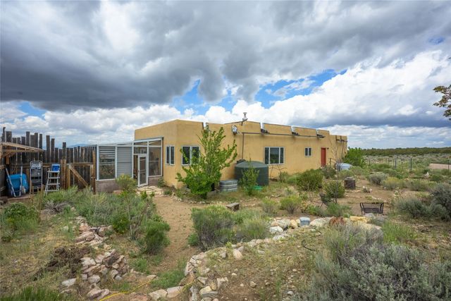 131 Quintana Road, Questa, NM 87556