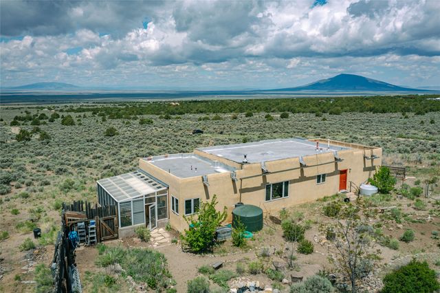 131 Quintana Road, Questa, NM 87556