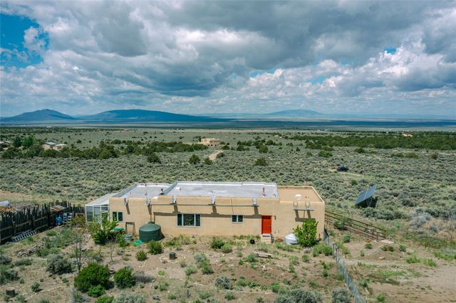 131 Quintana Road, Questa, NM 87556