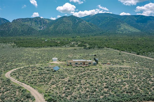 131 Quintana Road, Questa, NM 87556