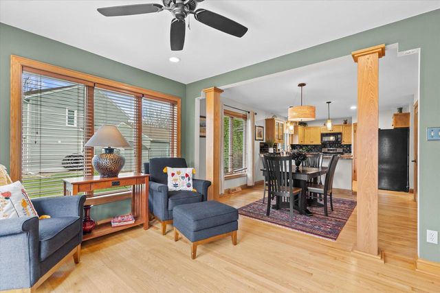 925 Greenway TERRACE, Hartland, WI 53029