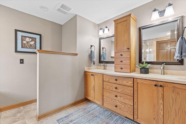 925 Greenway TERRACE, Hartland, WI 53029