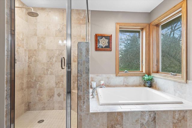 925 Greenway TERRACE, Hartland, WI 53029