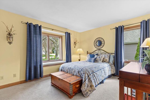 925 Greenway TERRACE, Hartland, WI 53029