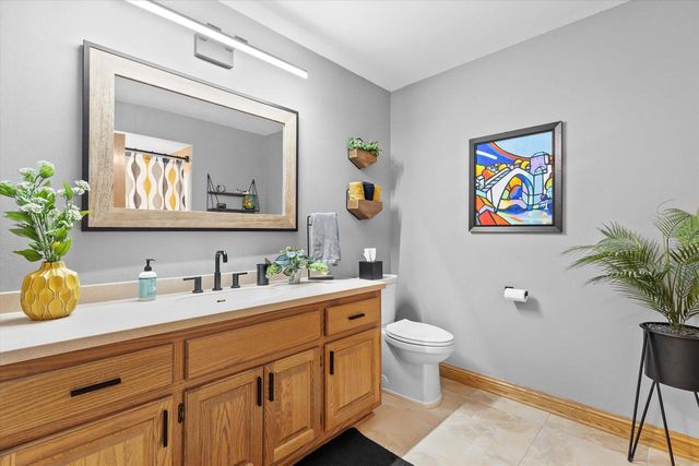 925 Greenway TERRACE, Hartland, WI 53029