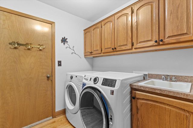 925 Greenway TERRACE, Hartland, WI 53029