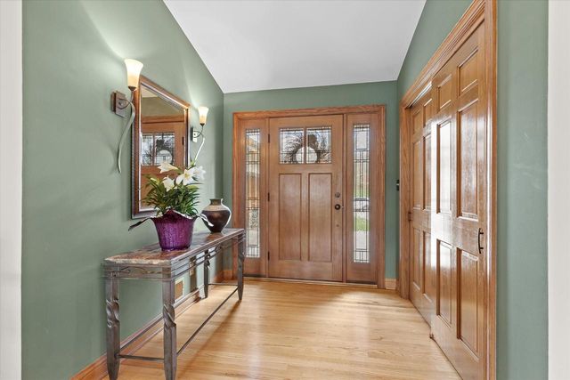 925 Greenway TERRACE, Hartland, WI 53029
