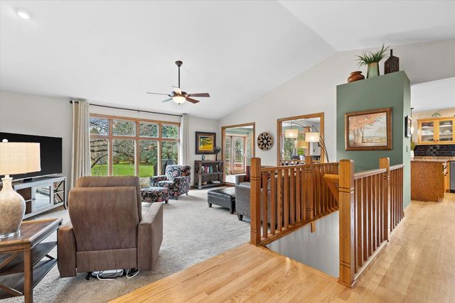 925 Greenway TERRACE, Hartland, WI 53029