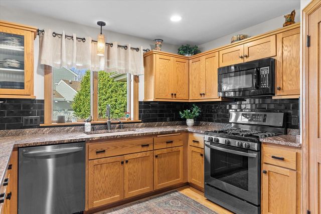 925 Greenway TERRACE, Hartland, WI 53029
