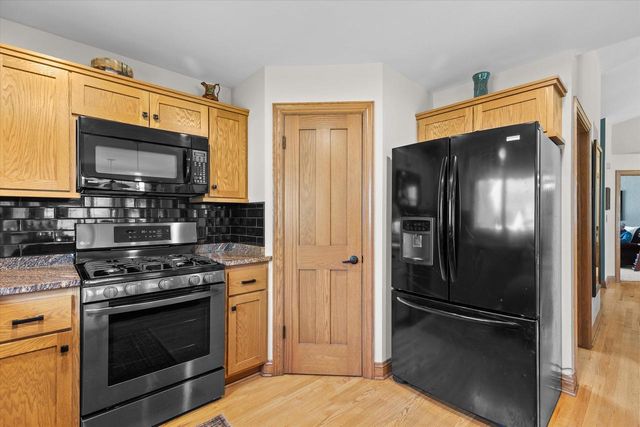 925 Greenway TERRACE, Hartland, WI 53029