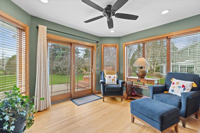 925 Greenway TERRACE, Hartland, WI 53029
