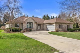 925 Greenway TERRACE, Hartland, WI 53029