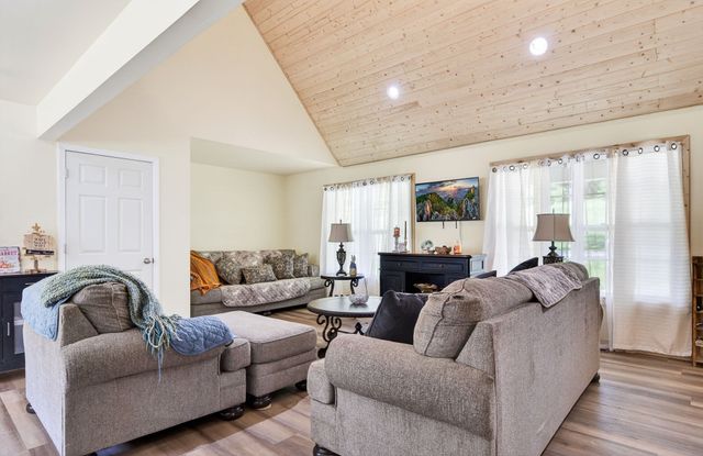 525 Riley Creek Rd, Whitleyville, TN 38588