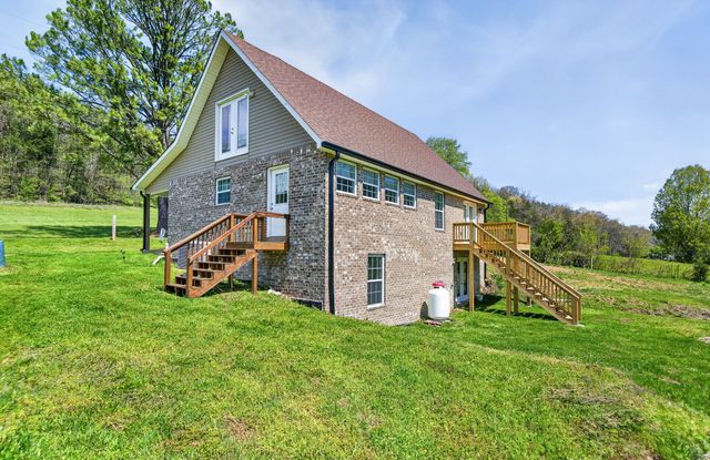 525 Riley Creek Rd, Whitleyville, TN 38588