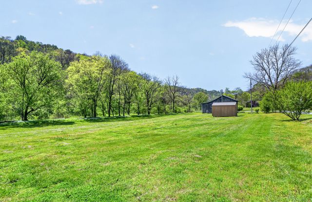 525 Riley Creek Rd, Whitleyville, TN 38588