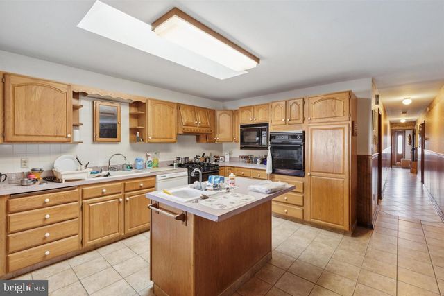 2453 LINCOLN HWY E, Lancaster, PA 17602